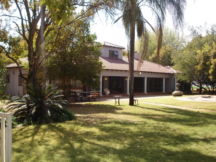 Commercial Property for Sale in Kroondal North West
